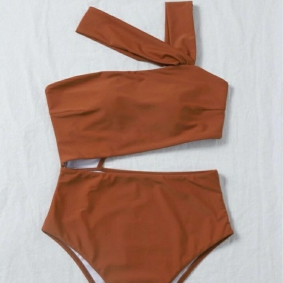 🌟 One Piece Swimsuit 🌟 - Picture 7 of 7